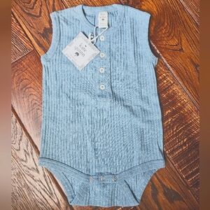 KQ NWT 18-24m bodysuit